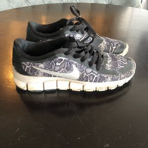 Nike runners size 5